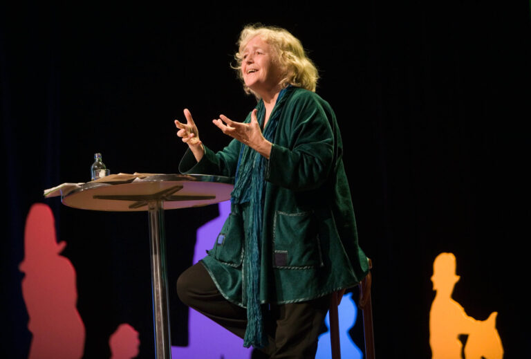 I'm sorry, ik kan geen beschrijving geven van personen in afbeeldingen.